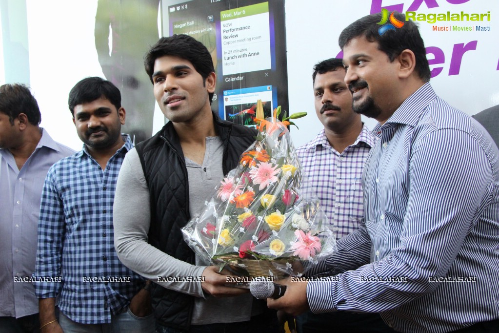 Allu Sirish launches Exclusive Offer on Blackberry Z10 at Lot Mobiles, Hyderabad