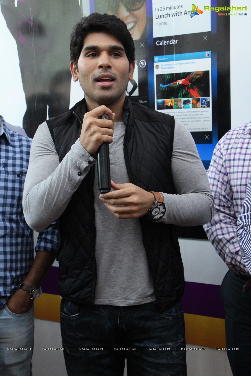 Allu Sirish launches Exclusive Offer on Blackberry Z10 at Lot Mobiles, Hyderabad