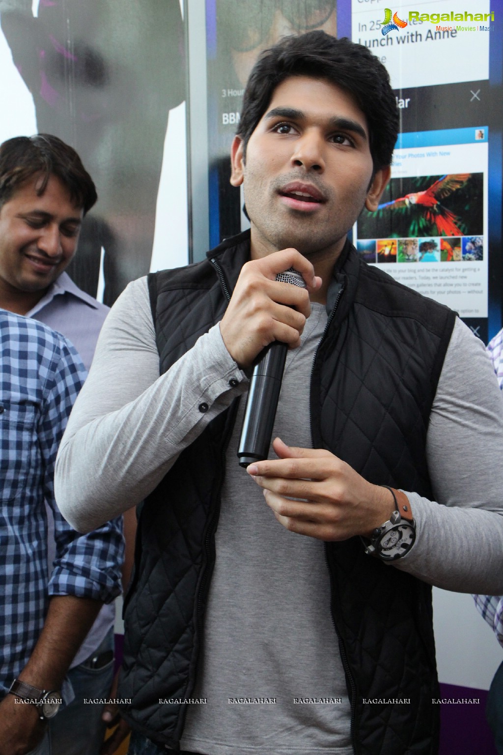 Allu Sirish launches Exclusive Offer on Blackberry Z10 at Lot Mobiles, Hyderabad