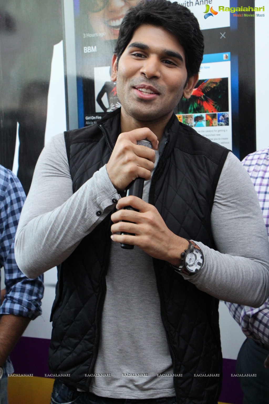 Allu Sirish launches Exclusive Offer on Blackberry Z10 at Lot Mobiles, Hyderabad