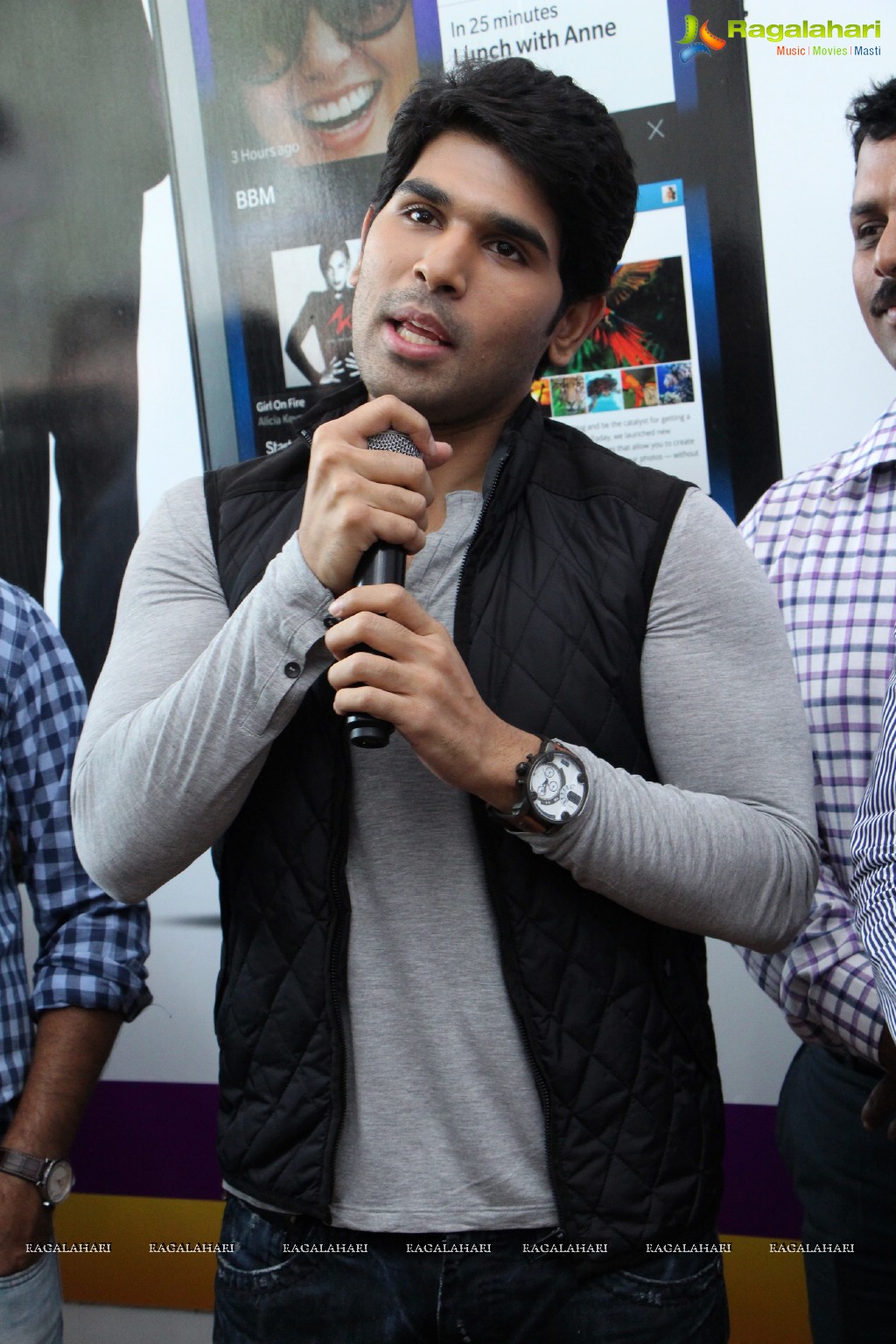 Allu Sirish launches Exclusive Offer on Blackberry Z10 at Lot Mobiles, Hyderabad