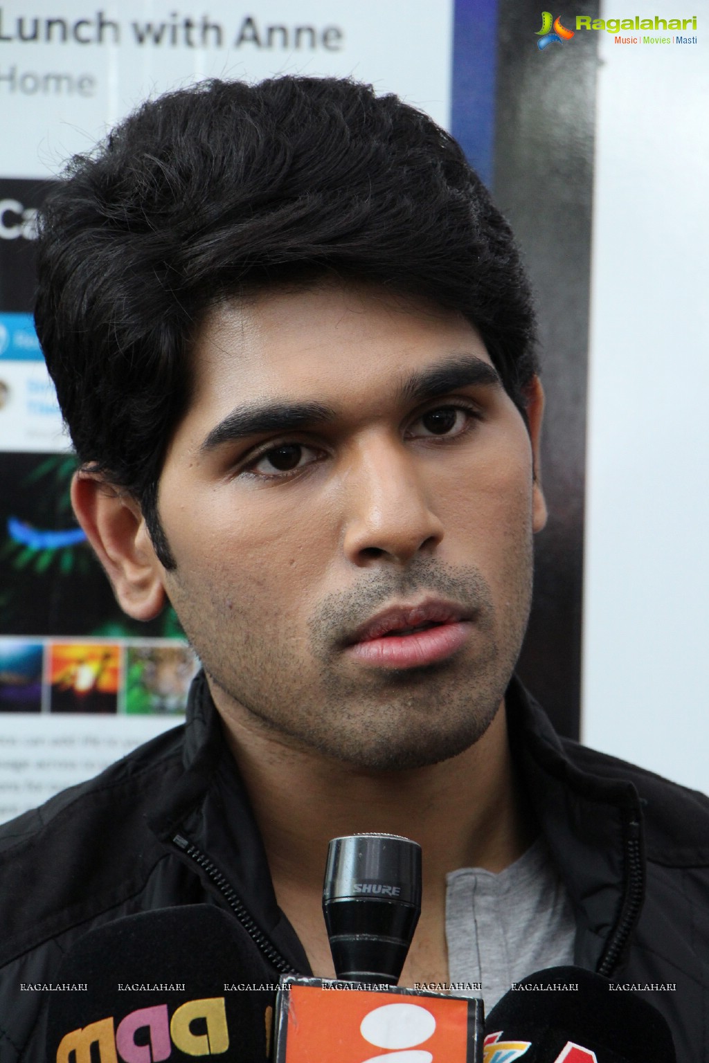 Allu Sirish launches Exclusive Offer on Blackberry Z10 at Lot Mobiles, Hyderabad