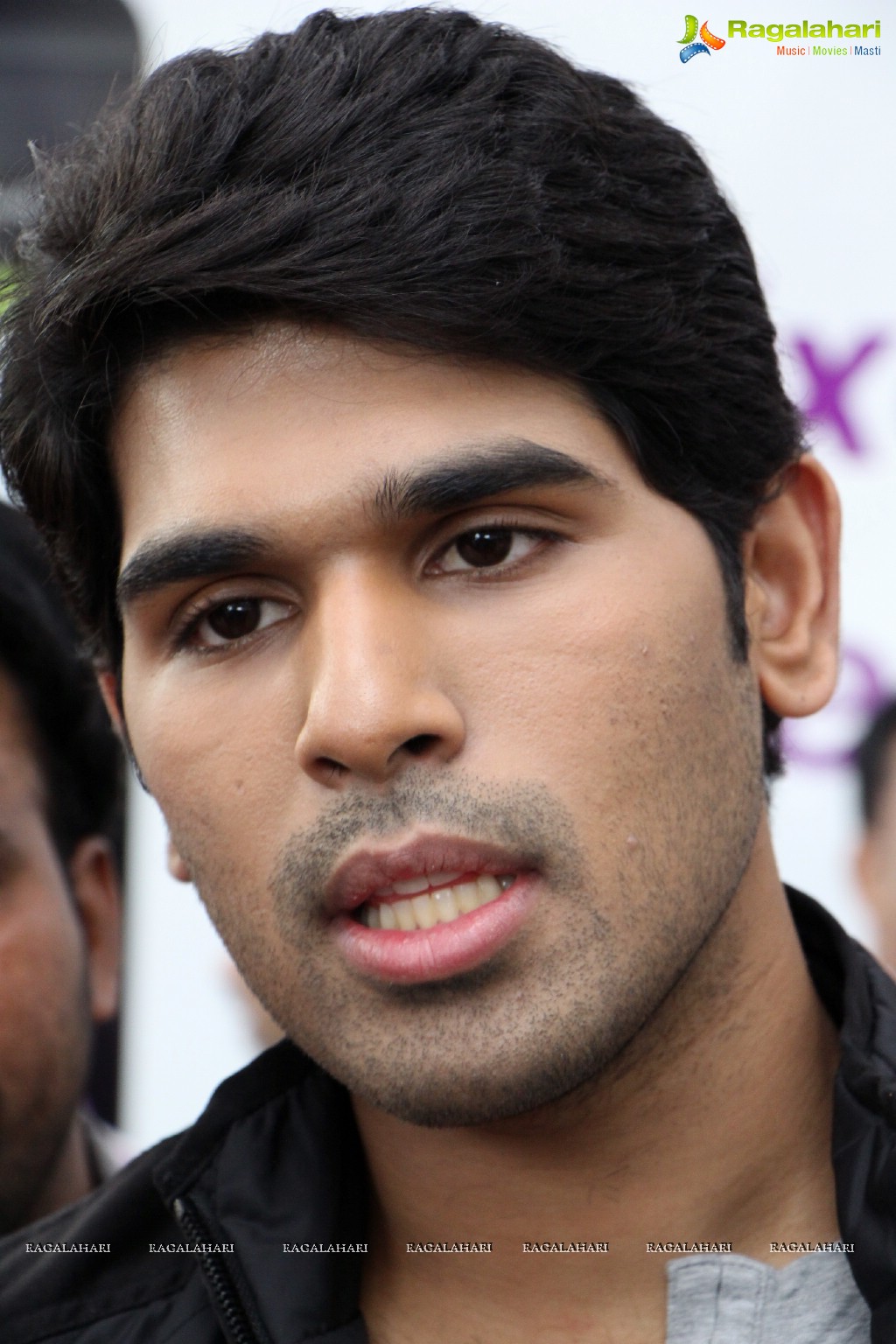 Allu Sirish launches Exclusive Offer on Blackberry Z10 at Lot Mobiles, Hyderabad