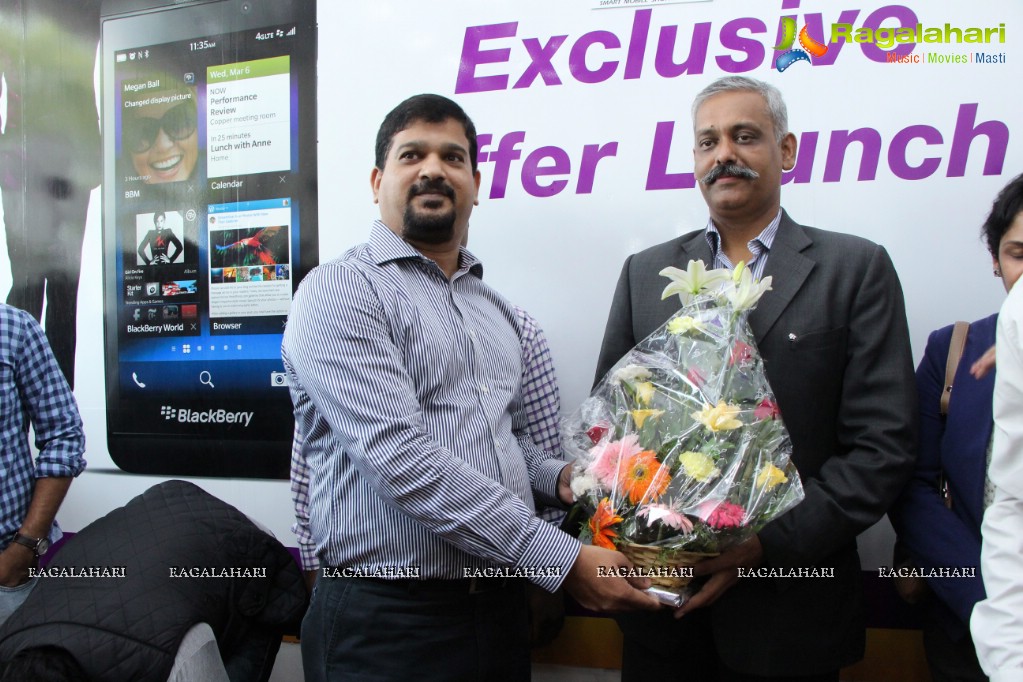 Allu Sirish launches Exclusive Offer on Blackberry Z10 at Lot Mobiles, Hyderabad