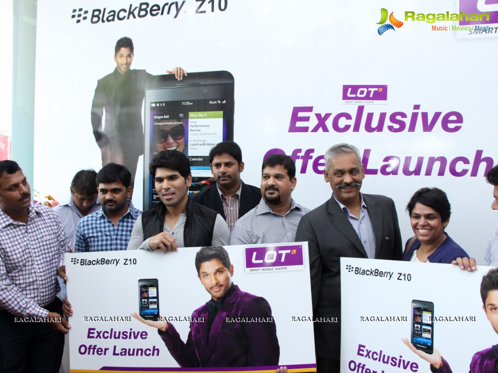 Allu Sirish launches Exclusive Offer on Blackberry Z10 at Lot Mobiles, Hyderabad