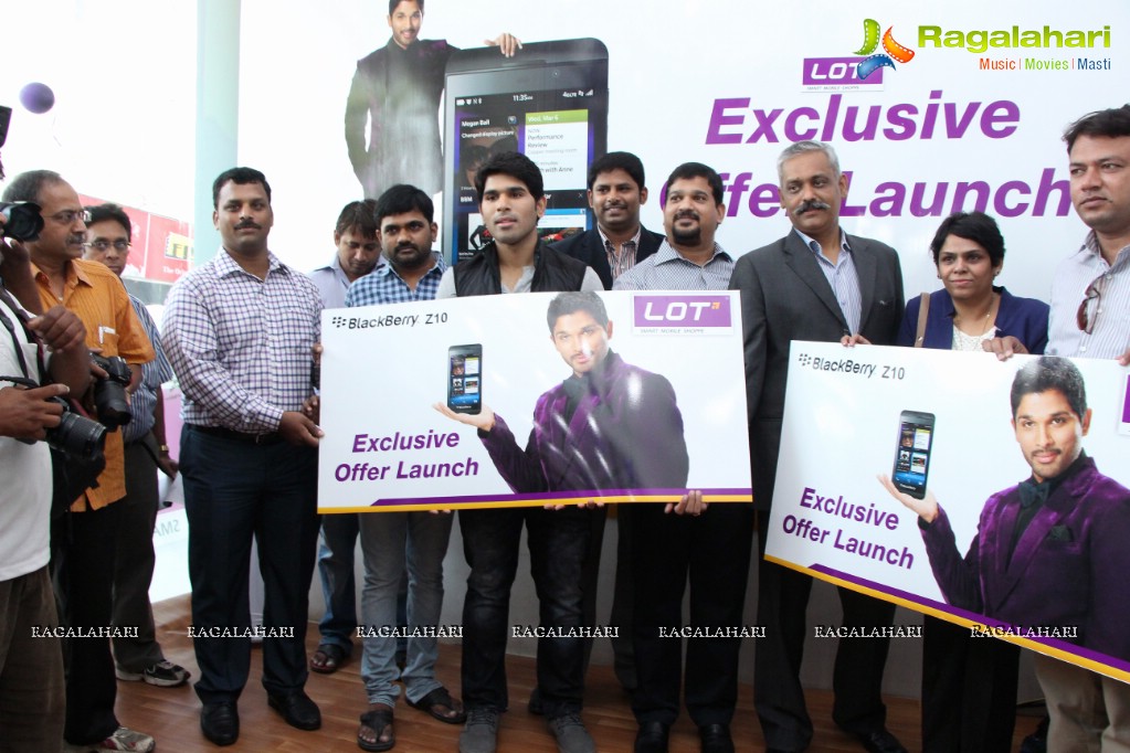 Allu Sirish launches Exclusive Offer on Blackberry Z10 at Lot Mobiles, Hyderabad