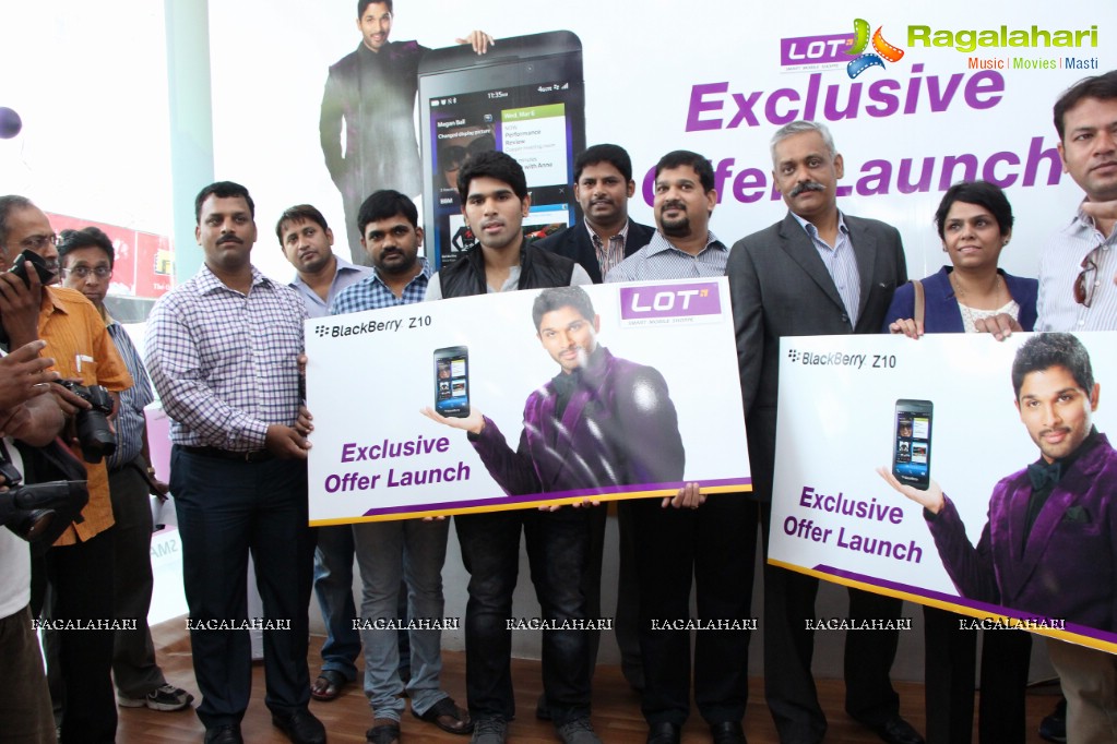 Allu Sirish launches Exclusive Offer on Blackberry Z10 at Lot Mobiles, Hyderabad