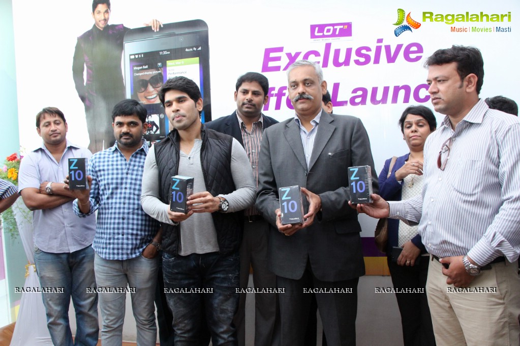 Allu Sirish launches Exclusive Offer on Blackberry Z10 at Lot Mobiles, Hyderabad