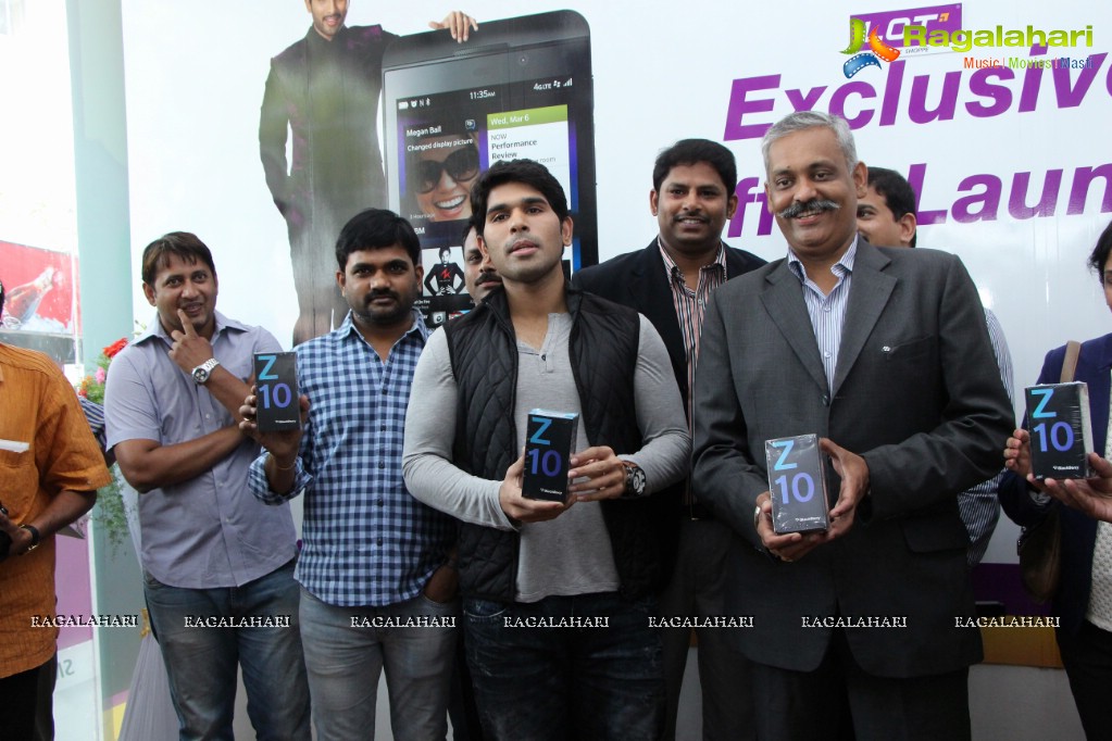 Allu Sirish launches Exclusive Offer on Blackberry Z10 at Lot Mobiles, Hyderabad