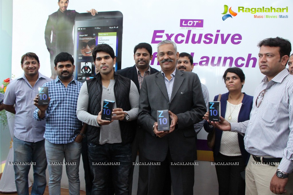 Allu Sirish launches Exclusive Offer on Blackberry Z10 at Lot Mobiles, Hyderabad