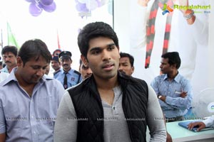 Allu Sirish Black Berry Z10 Lot Mobiles