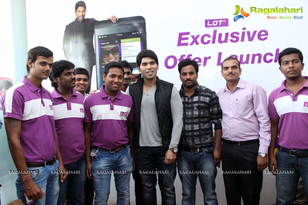 Allu Sirish launches Exclusive Offer on Blackberry Z10 at Lot Mobiles, Hyderabad