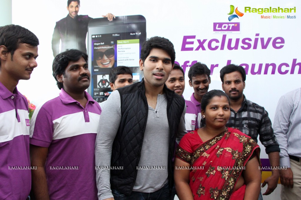 Allu Sirish launches Exclusive Offer on Blackberry Z10 at Lot Mobiles, Hyderabad