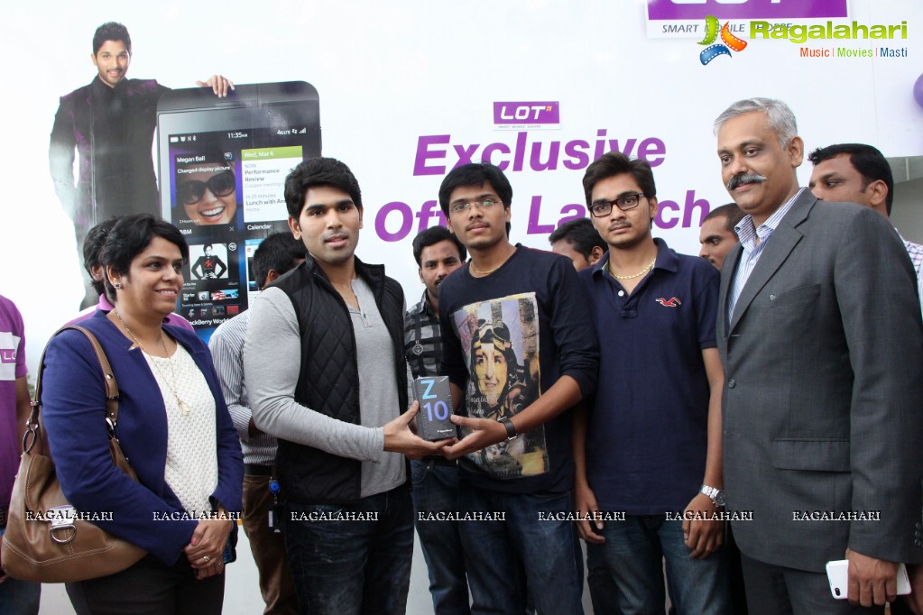 Allu Sirish launches Exclusive Offer on Blackberry Z10 at Lot Mobiles, Hyderabad