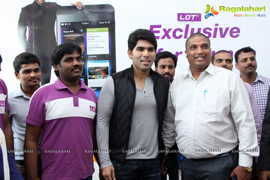 Allu Sirish launches Exclusive Offer on Blackberry Z10 at Lot Mobiles, Hyderabad