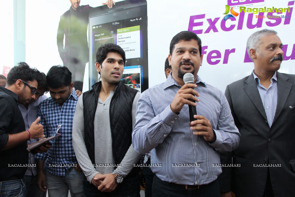 Allu Sirish launches Exclusive Offer on Blackberry Z10 at Lot Mobiles, Hyderabad