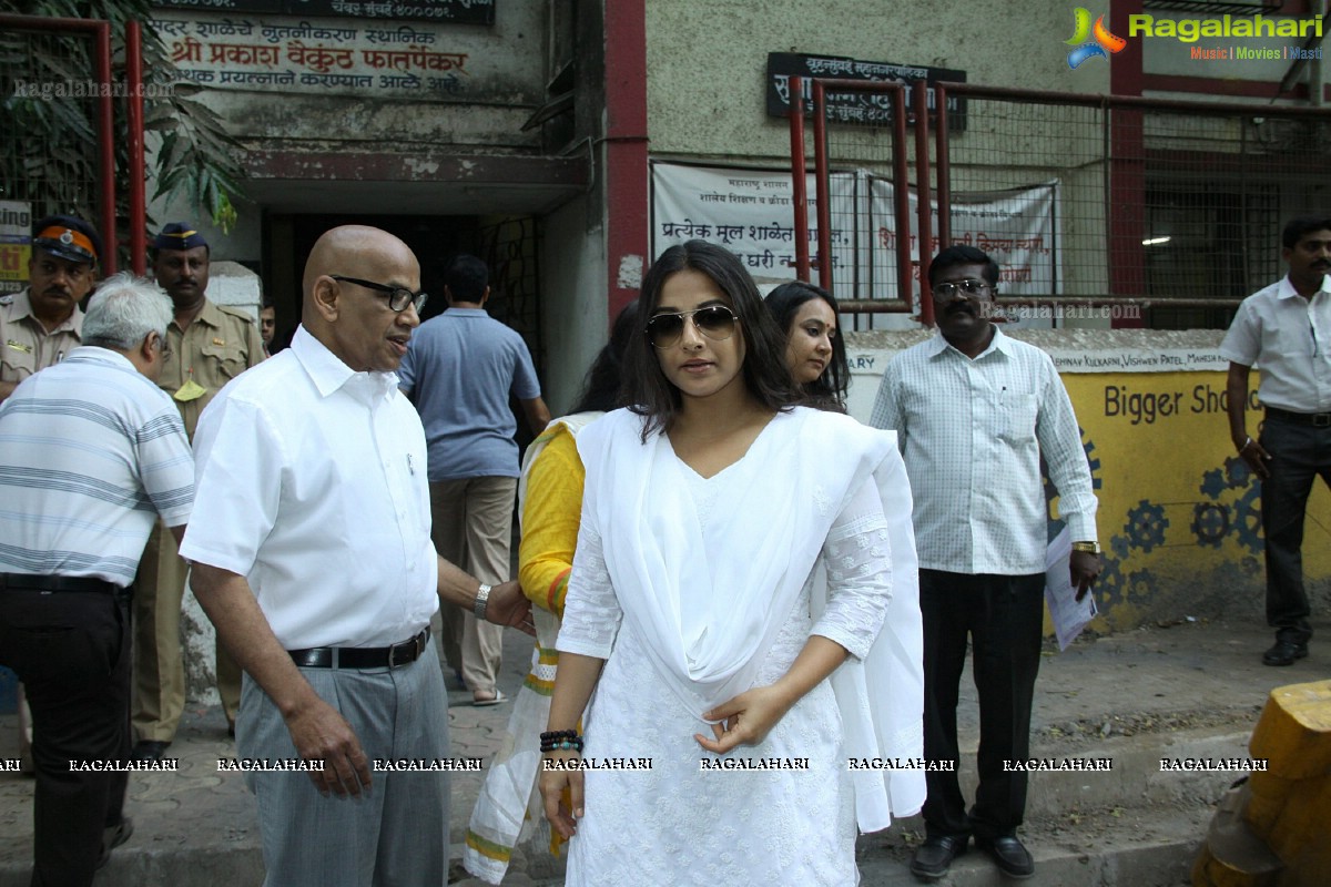 Bollywood Celebs at Lok Sabha Polls 2014