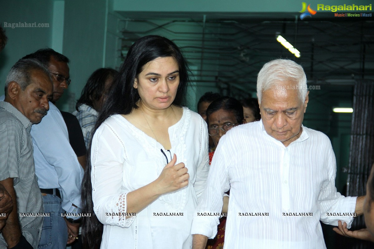 Bollywood Celebs at Lok Sabha Polls 2014