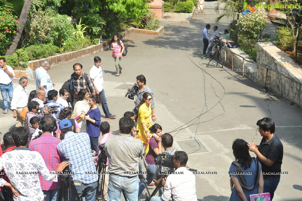 Bollywood Celebs at Lok Sabha Polls 2014