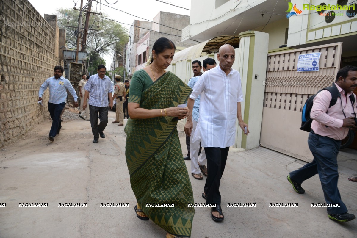 Governor ESL Narasimhan casts his vote at Anganwadi Center, Hyderabad