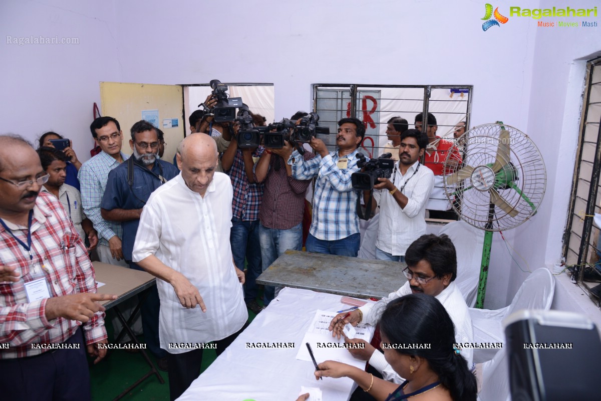 Governor ESL Narasimhan casts his vote at Anganwadi Center, Hyderabad