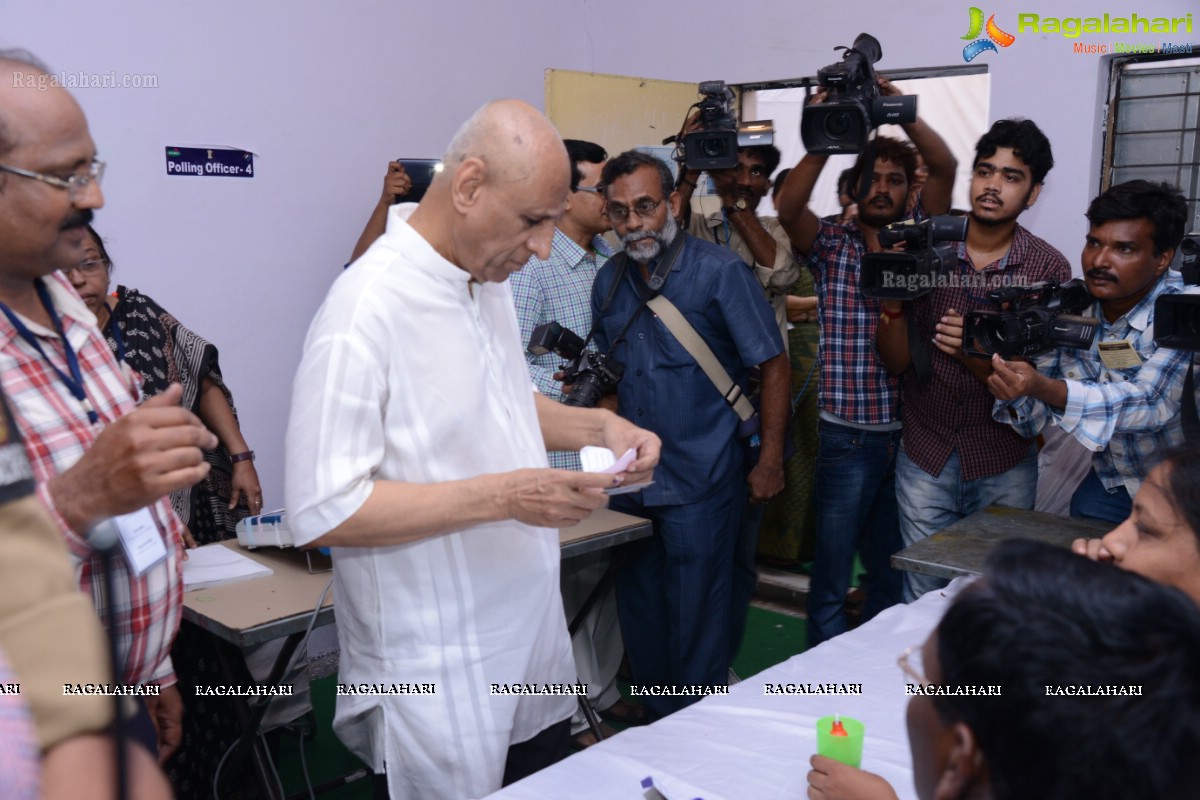 Governor ESL Narasimhan casts his vote at Anganwadi Center, Hyderabad