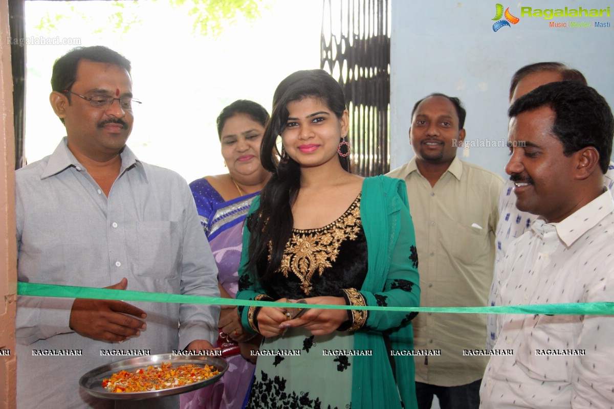 Alekhya Inaugurates Pochampally IKAT Art Mela’ 2014
