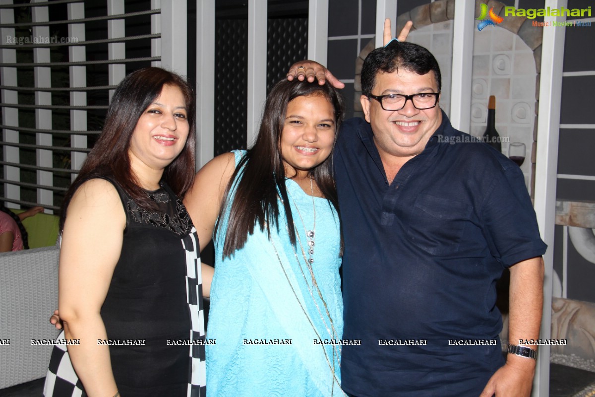 Leesha Agarwal Birthday Bash 2014 at Air Lounge, Hyderabad