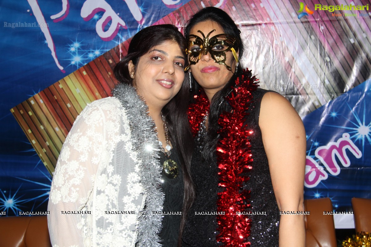 Partyholics - Glam and Glitter Party