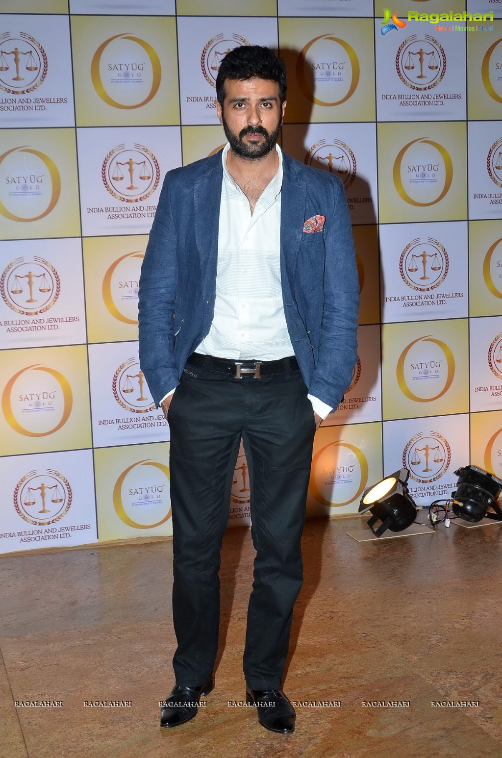 Bollywood Stars at Satyug Gold Launch Party, Mumbai 