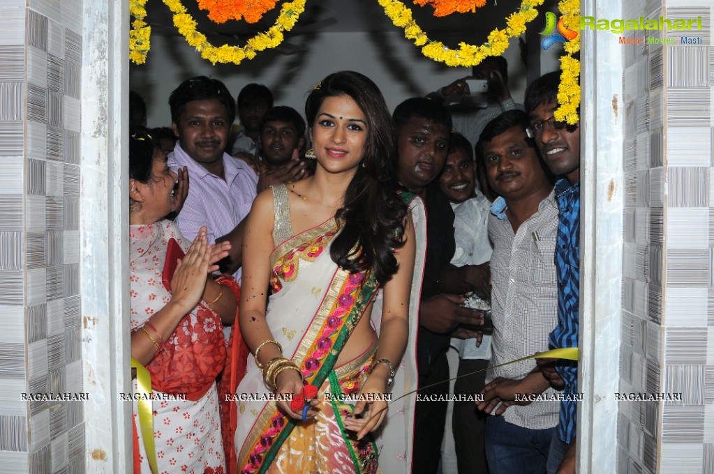 Shraddha Das launches Shri Dhanwantari Diagnostic Center, Proddatur