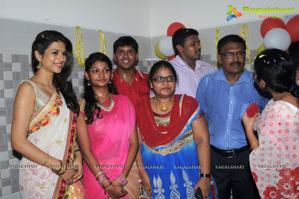 Shraddha Das launches Shri Dhanwantari Diagnostic Center, Proddatur