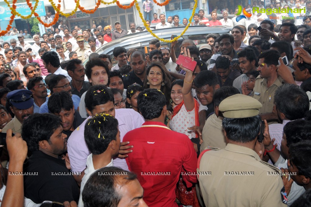 Shraddha Das launches Shri Dhanwantari Diagnostic Center, Proddatur