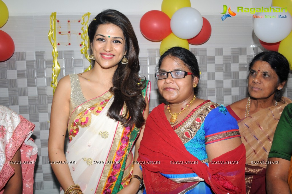 Shraddha Das launches Shri Dhanwantari Diagnostic Center, Proddatur