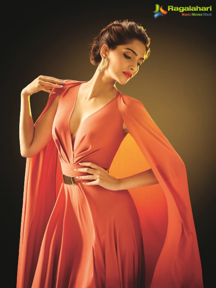 Sonam Kapoor unveils L'Or Lumiere