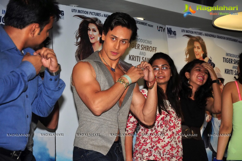 Tiger Shroff, Kriti Sanon celebrated World Dance Day with Fans