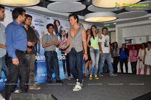 Tiger Shroff-Kriti Sanon World Dance Day