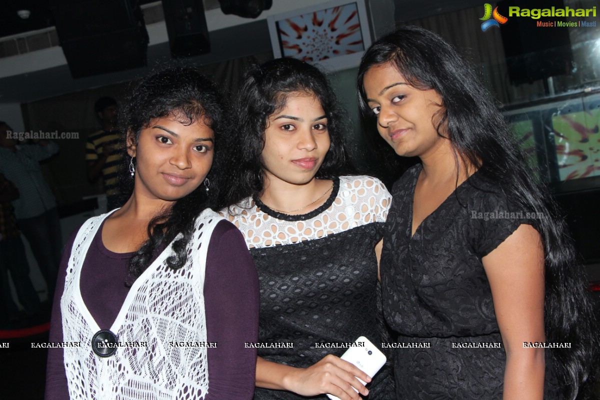 Bluemoon Ladies Night with Heroine Priya Anduluri at Club Republic, Hyderabad