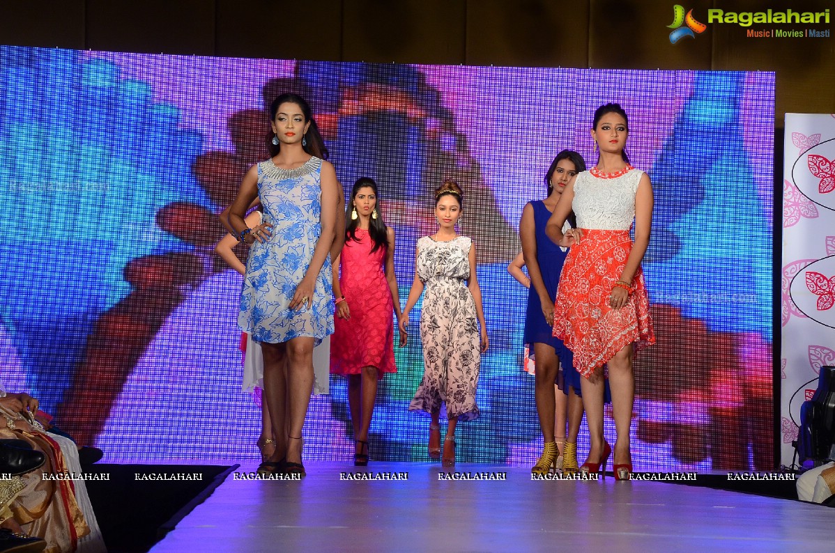 Kaira Fashion Show with Saina Nehwal