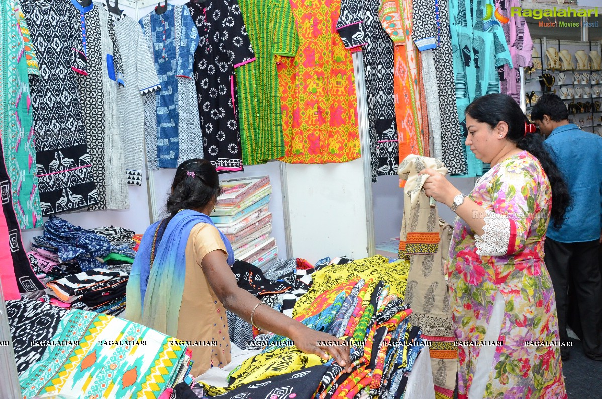 Anukriti Govind Sharma launches National Silk Expo at Sri Sathya Sai Nigamagamam