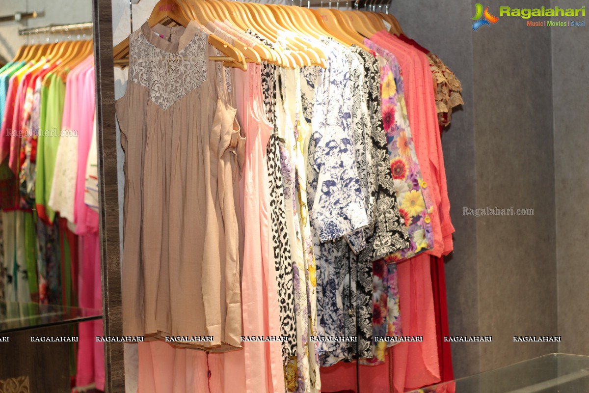 Neeru's Grand Launch by Karisma Kapoor at Karkhana, Secunderabad