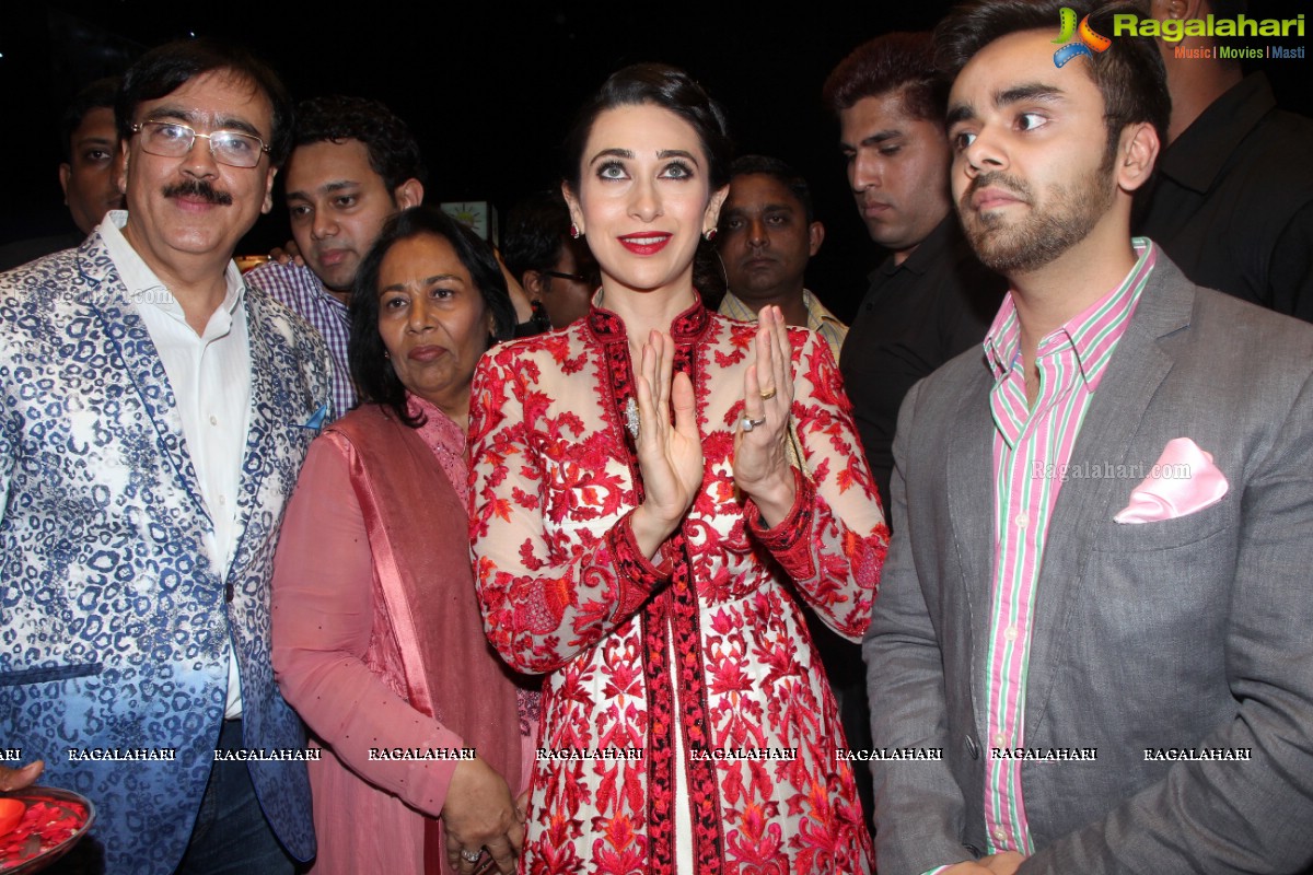 Neeru's Grand Launch by Karisma Kapoor at Kukatpally, Hyderabad