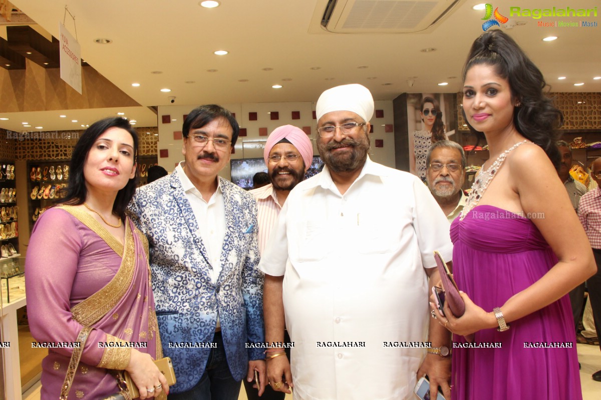 Neeru's Grand Launch by Karisma Kapoor at Kukatpally, Hyderabad