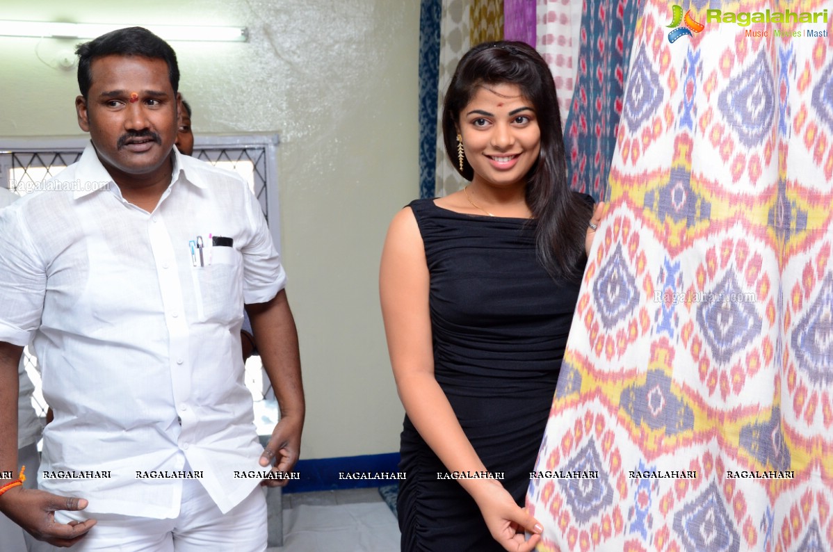 Anusha inaugurates Pochampally IKAT Art Mela at Y.W.C.A, Hyderabad