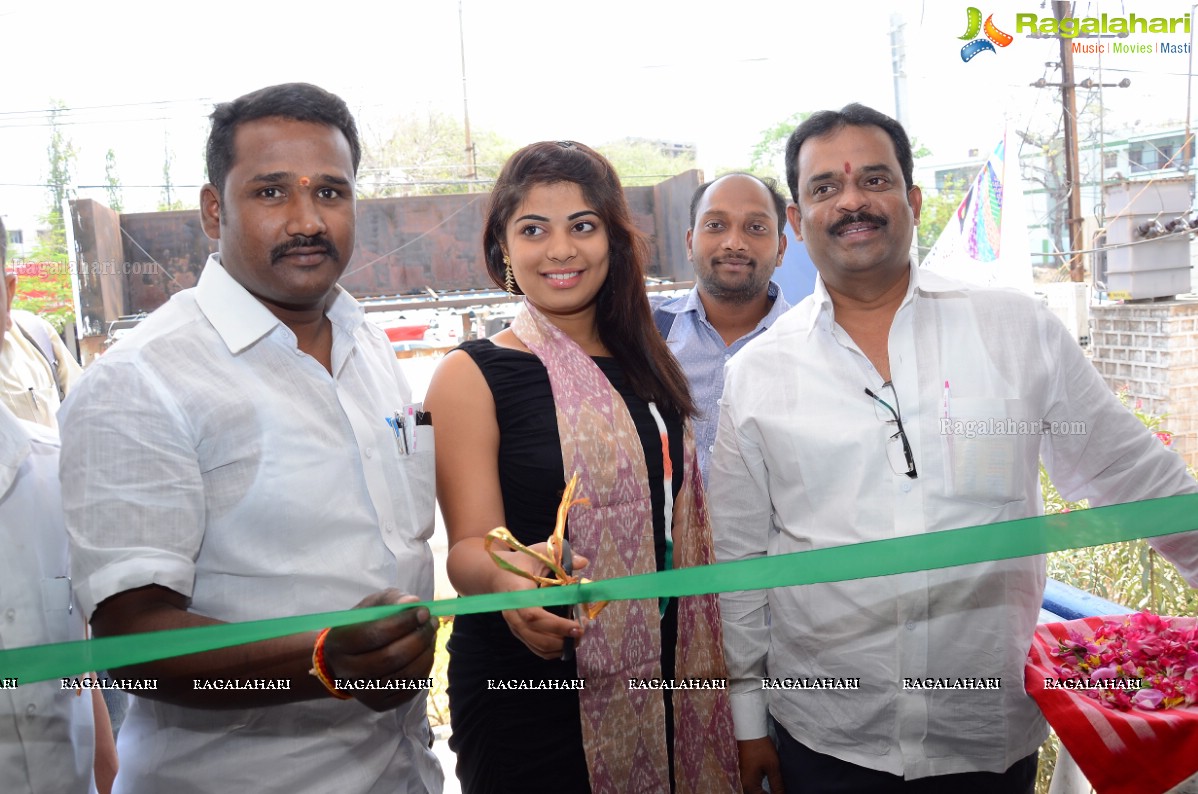 Anusha inaugurates Pochampally IKAT Art Mela at Y.W.C.A, Hyderabad
