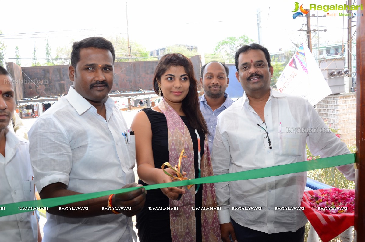 Anusha inaugurates Pochampally IKAT Art Mela at Y.W.C.A, Hyderabad