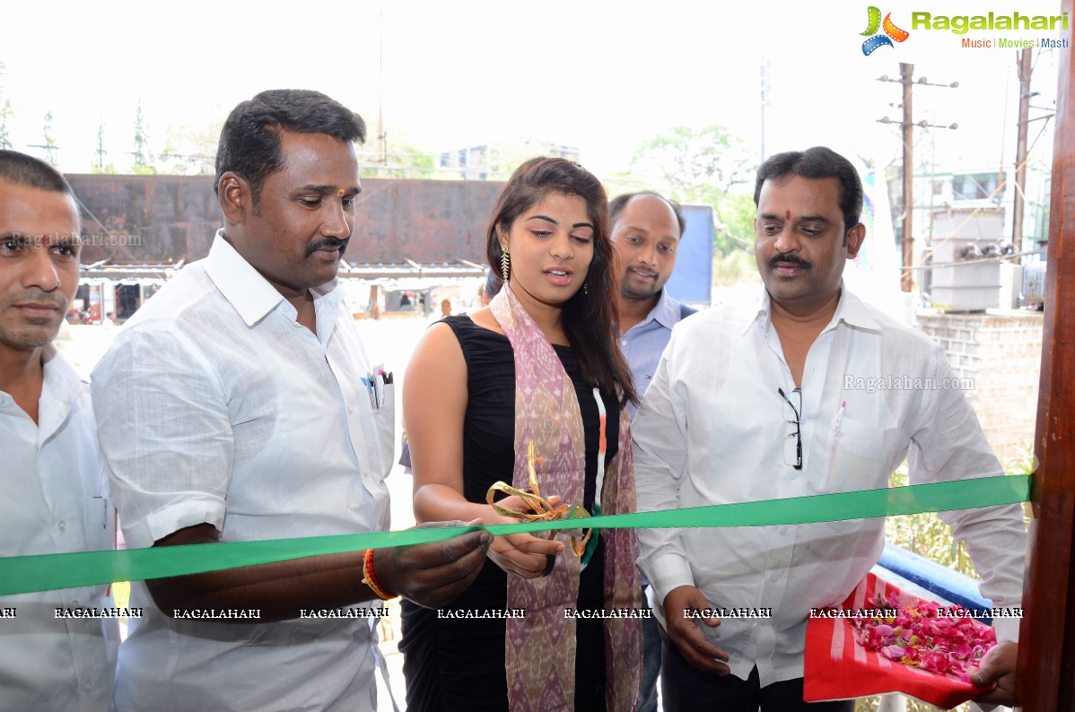 Anusha inaugurates Pochampally IKAT Art Mela at Y.W.C.A, Hyderabad