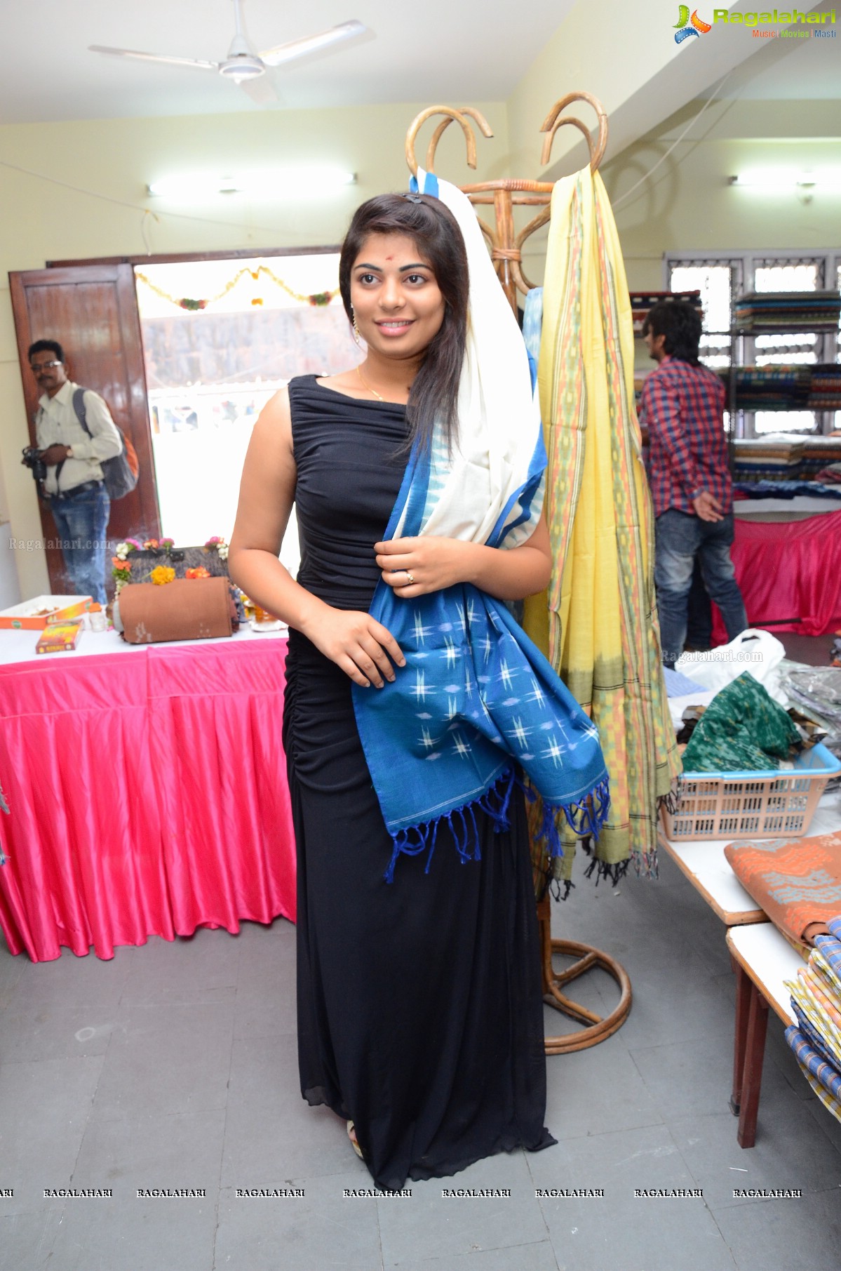 Anusha inaugurates Pochampally IKAT Art Mela at Y.W.C.A, Hyderabad