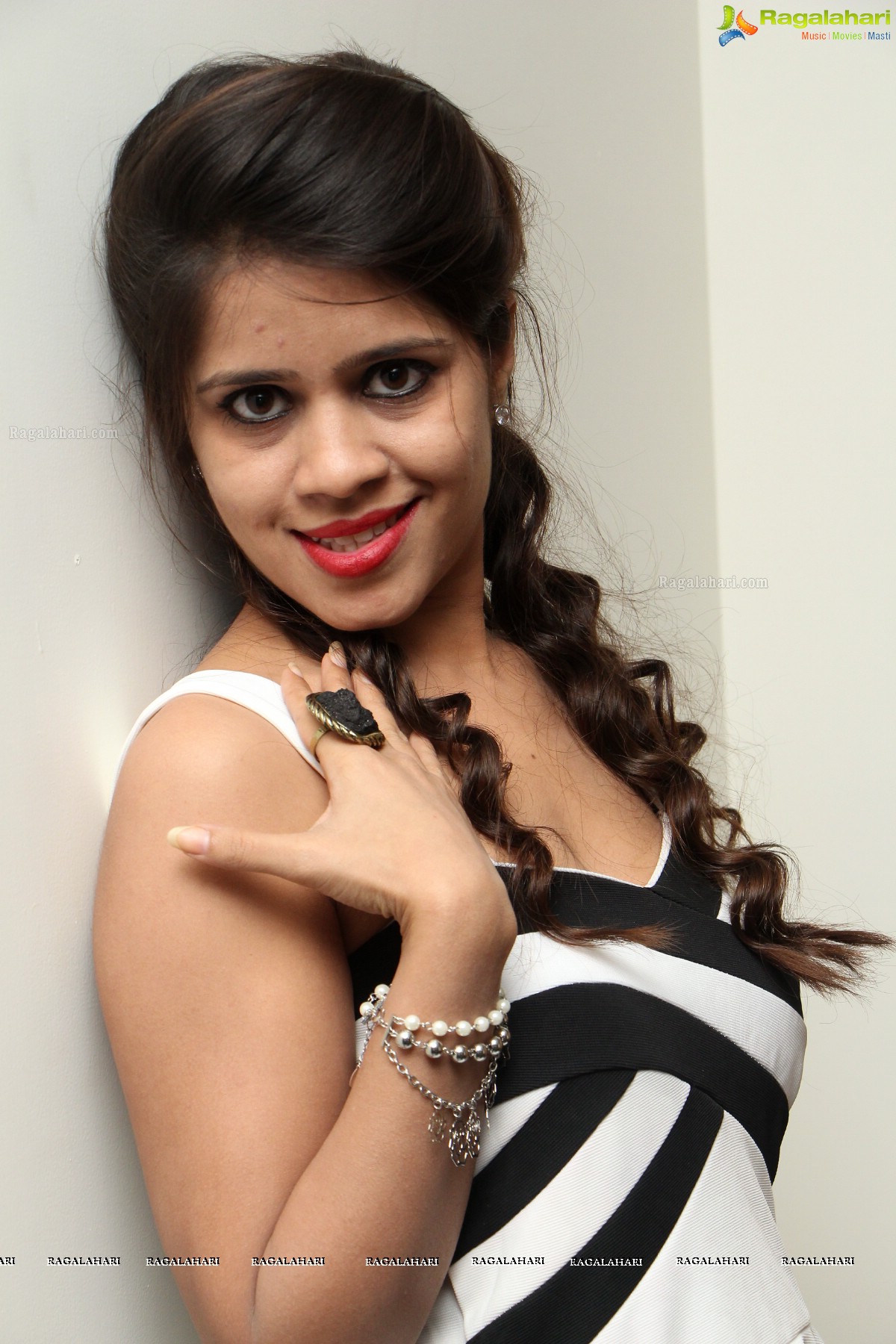 Pokaz J - Fashion Show at Muse Art Gallery, Hyderabad