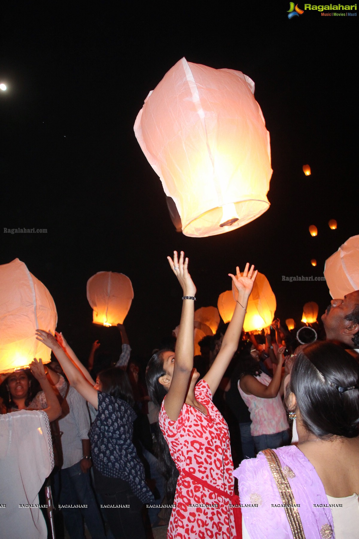 Grand Finale Day of 'Rise Up 2015' - India's Biggest Sky Lantern Festival